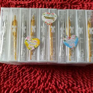 Jual SOUVENIR PERNIKAHAN PULPEN EMAS PERAK KEMASAN MIKA BONUS KARTU ...