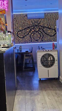 THE BUMBLE BEES, London - Restaurant Reviews, Phone Number & Photos ...