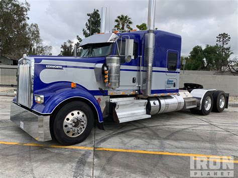 Kenworth W900
