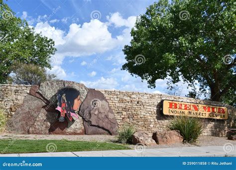 Bien Mur Indian Market Center in Albuquerque, New Mexico Editorial ...