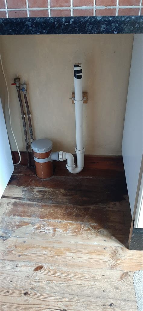 How to Fit Washing Machine Waste Pipe 的图像结果