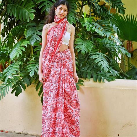 What Are Some Good Ways For Plus-sized Ladies To Wear A Sari? – Jaykirti