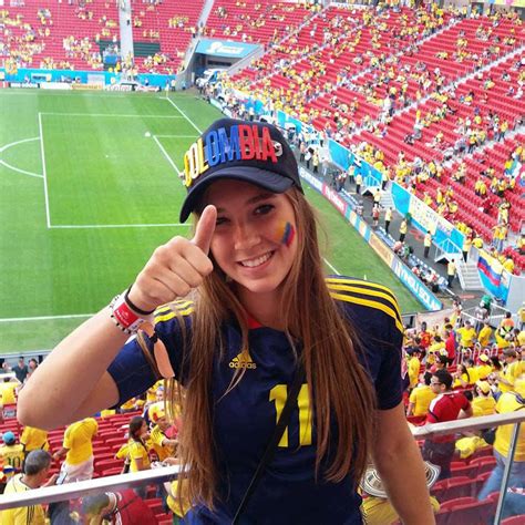 Hermosa colombiana de gran culo acepta que nuestra primera cita sea cogiendo