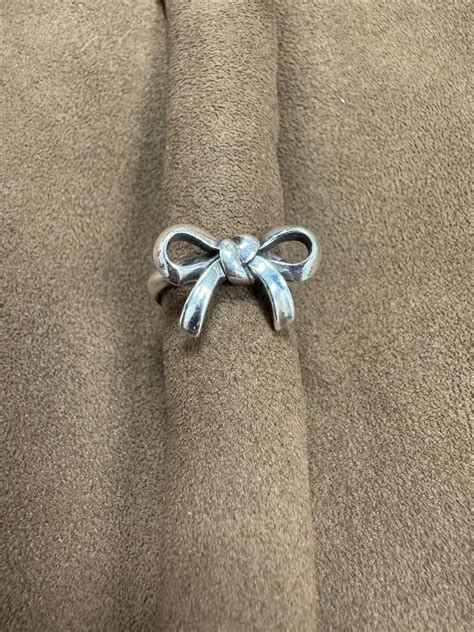 James Avery Retired Bow Ring Size 7.5 - Gem