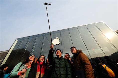 “在家办公”的苹果员工：为适应中国供应商上夜班_手机新浪网