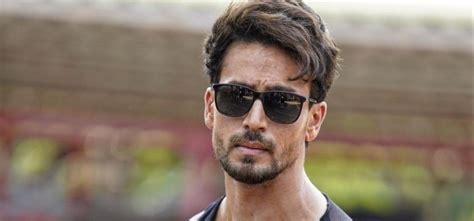 टायगर श्रॉफसारखी आकर्षक बॉडी कमावयची असेल तर .... | Reasons Why ...