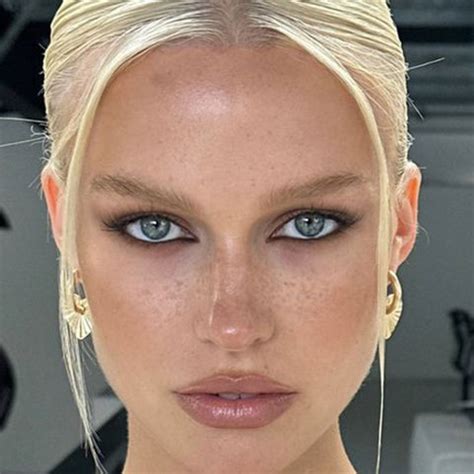 20 Tremendous Eyeliner Looks for Different Eye Color & Shape – L Factor ...