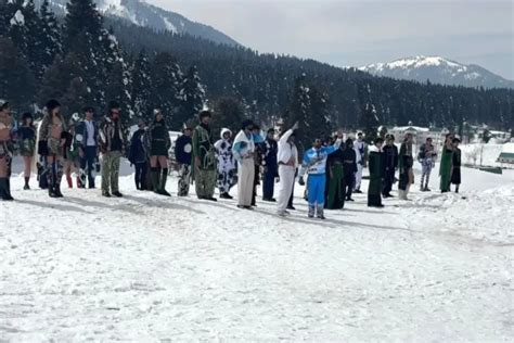 Kashmir: Fashion show during Ramzan attracts flak, CM seeks report