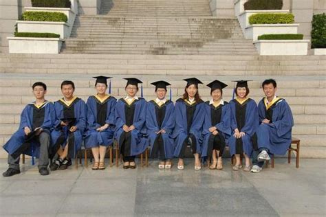 《南京大学2017年度毕业生就业质量报告》发布 毕业生就业率位居C9高校前列 选择前往西部和基层就业的毕业生大幅增加