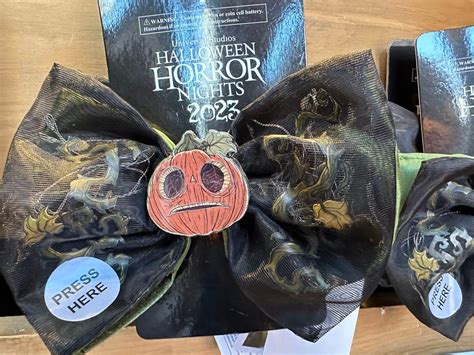 Halloween Horror Nights merchandise chucky and tiffany - MiceChat