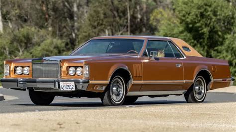 All The Ways The Lincoln Continental Mark V Is The King Of Luxury Coupes