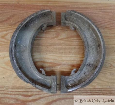 Triumph Brake Shoe / Pair Rear Fully floating 350.500.650 Triumph 7 ...