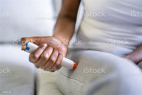 Epinephrine Auto-Injector 的图像结果