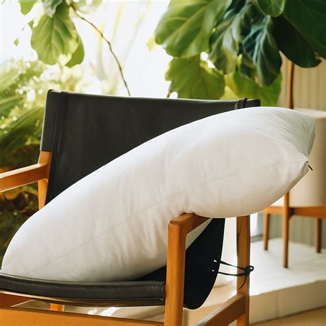 https://www.donahona.com/cdn/shop/articles/Hotel_Pillow_Square_c92592ea-5e1f-4593-a8dd-8f674c4b8bc3.png?v=1750050741&width=2048&utm_source=chatgpt.com