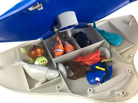 Dan the Pixar Fan: Finding Dory: Mr. Ray Carry Case ("Swigglefish ...