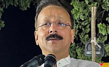 हज यात्रियों की लिस्ट में हो रही है हेराफेरी : आजम खान