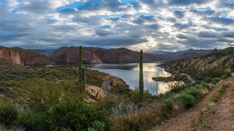 Paddle Boarding On Canyon Lake in Arizona | Tortilla Flat