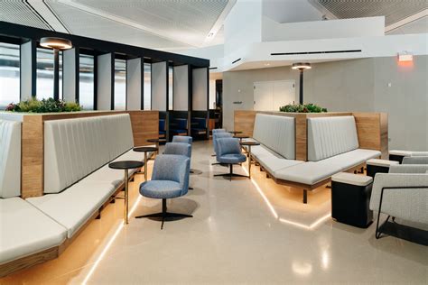 United Has 4 Lounges at Newark Airport—Which One Is the Best? | Condé ...