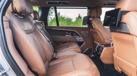 Toyota Land Cruiser vs Range Rover Comparison
