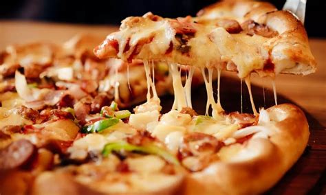 10 places in Mumbai that serve the cheesiest pizzas