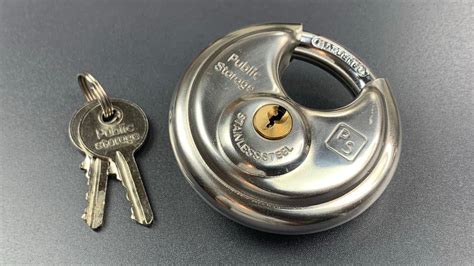 Self Storage Locks 的图像结果