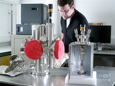 High-Tech Microscope 的图像结果