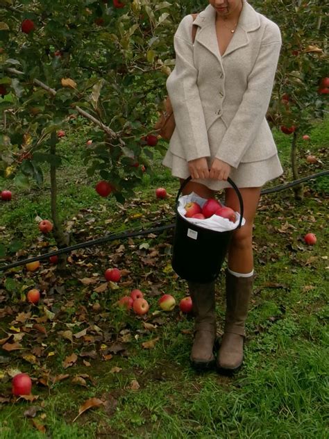 Apple picking 🍎 in 2025 | Outfit inspo fall, Fall outfits, Apple ...