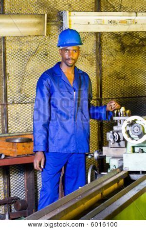 Lathe Machine Operator 的图像结果