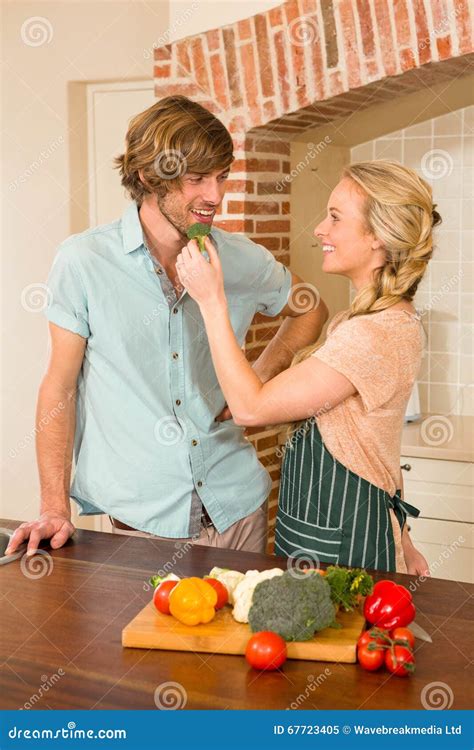 Boyfriend Tricks Girlfriend Taste Challenge 的图像结果