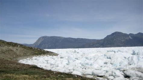 In pics: Heat wave wipes out 10 billion tons of polar ice in Greenland ...
