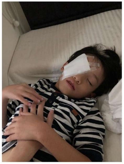 香港男星6岁儿子惨遭铅笔插眼睛 右眼视网膜受损_凤凰网