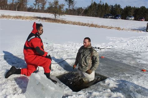 CWOC students fight chill factor in cold-water immersion training at ...