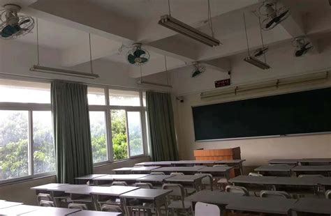 广州大学新学期新教室 - 纳米智慧黑板 - 广州挚联信息科技有限公司