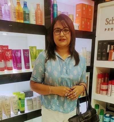 Singer Riddhi goes for a new hairstyle | Bengali Movie News - Times of ...