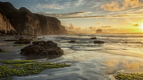 Motukiekie beach at sunset, West Coast region of New Zealand South Island | Windows Spotlight Images