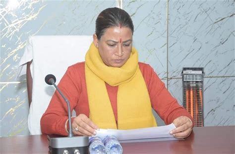 सभी अधिकारी मुख्यमंत्री की घोषणाओं पर करें त्वरित कार्रवाई, कोई फ़ाइल ...