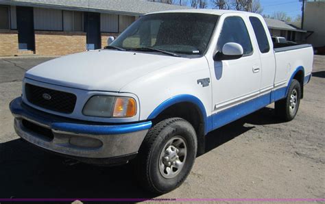 1998 Ford F250 XLT Supercab pickup truck in Dodge City, KS | Item 3074 sold | Purple Wave