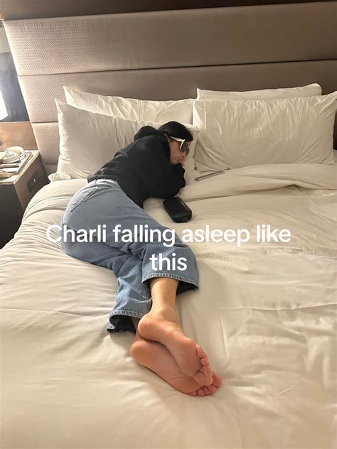 Charli D’amelio : r/celeb_barefoot