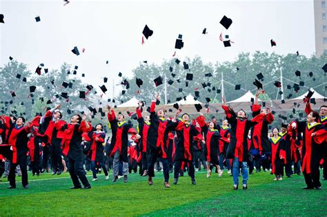 山东大学举行2021届本科生毕业典礼，2020年毕业的他们也来啦！-媒体看山大