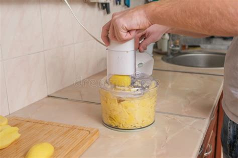 Slicing Potatoes Using a Food Processor 的图像结果