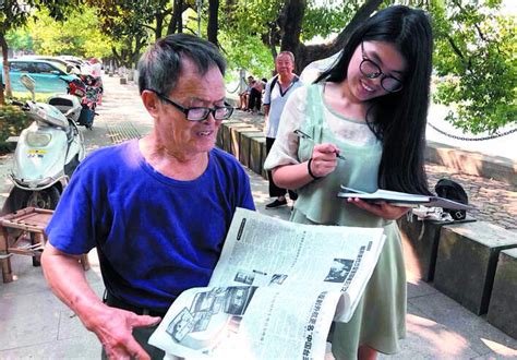 “读报就是在读生活” 永康退休教师13年义务为市民读报——浙江在线