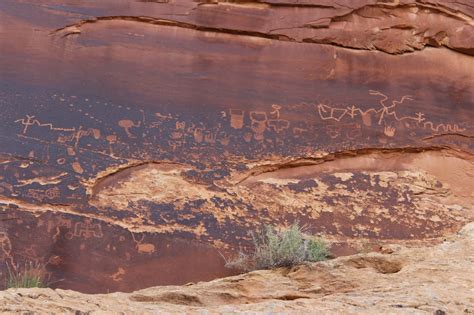 gjhikes.com: Sand Island Petroglyphs
