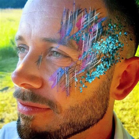 Pin by Ireri Villamar on Face painting | Festival makeup glitter ...