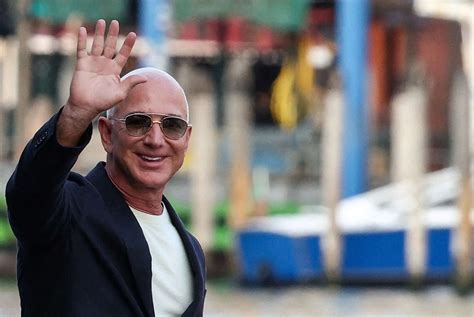 Jeff Bezos banned PowerPoints, but Amazon’s 6-page memos are legendary ...