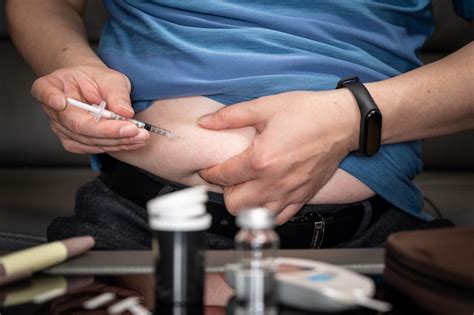 Injecting Insulin 的图像结果