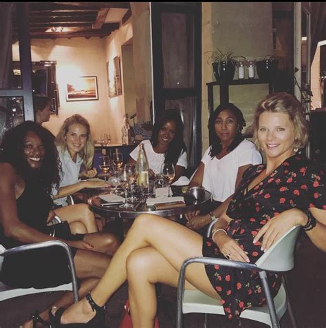 Vianey Frias : r/crossedlegs