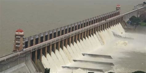 Tungabhadra Dam's Gate Washed Away, BRS and Congress Spar Over ...