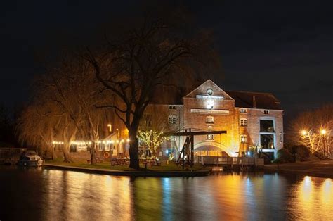 Lunch by the canal - Reviews, Photos - Clock Warehouse - Tripadvisor