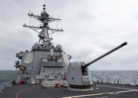 美海军发推，称“巴里”号驱逐舰今天“穿航”台湾海峡_凤凰网