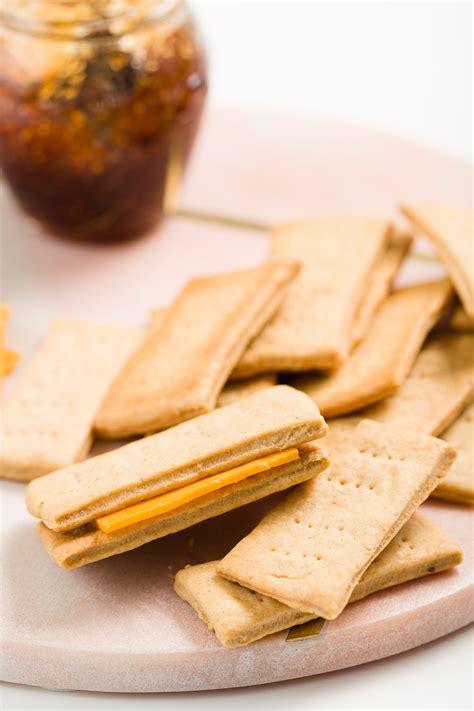 Easy Homemade Peanut Butter Crackers